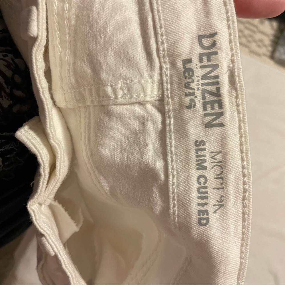 Levis cuffed ankle white jeans